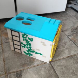 Casinha de encaixe de formas em plástico